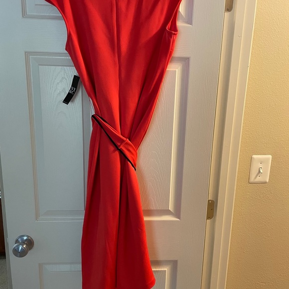 Red dress - Picture 2 of 3